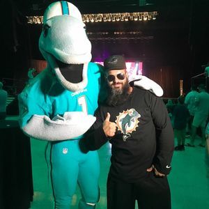 Meet your Posher, Roniel